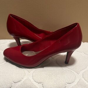 Comfort Plus by Predictions Red Heels